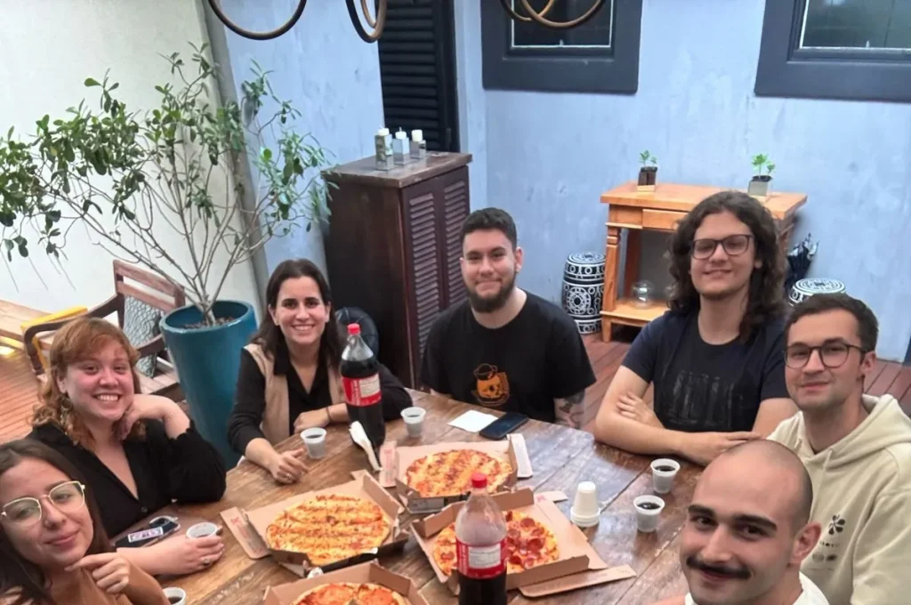 Equipe da Gliffy reunida em almoço